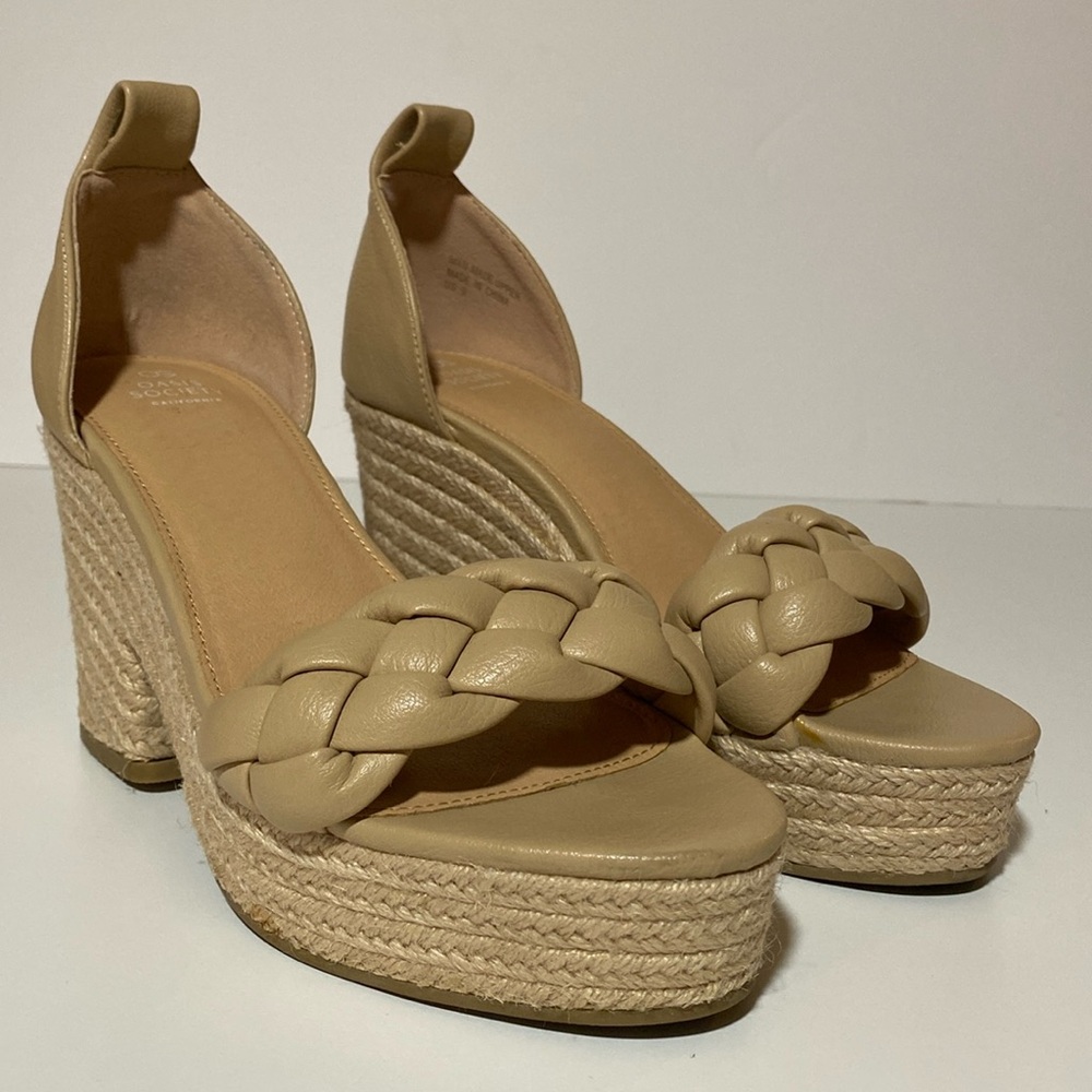 OASIS SOCIETY of California Heeled Wedges Size 9